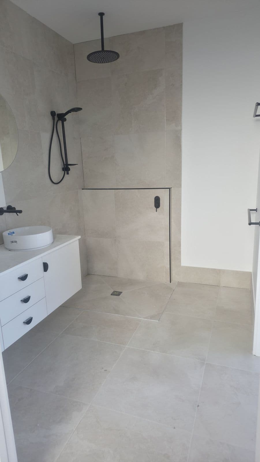Ensuite — rain shower, builders clean, Sunshine Coast · Bleach Me Clean